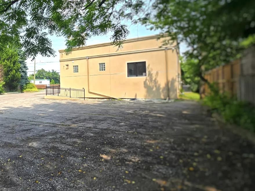 The side of the Clarkson Village Dental building, showing the railed access ramp leading up to the entrance from the parking area